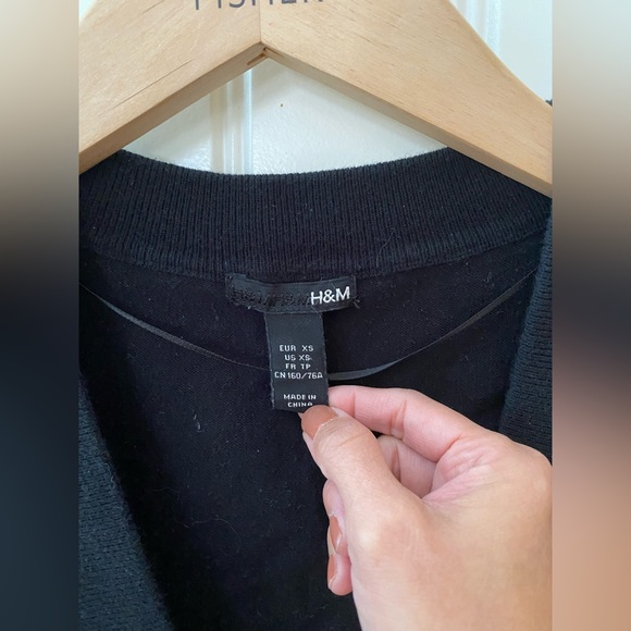 H&M black long cardigan ⭕️3/$15⭕️ - Picture 2 of 3